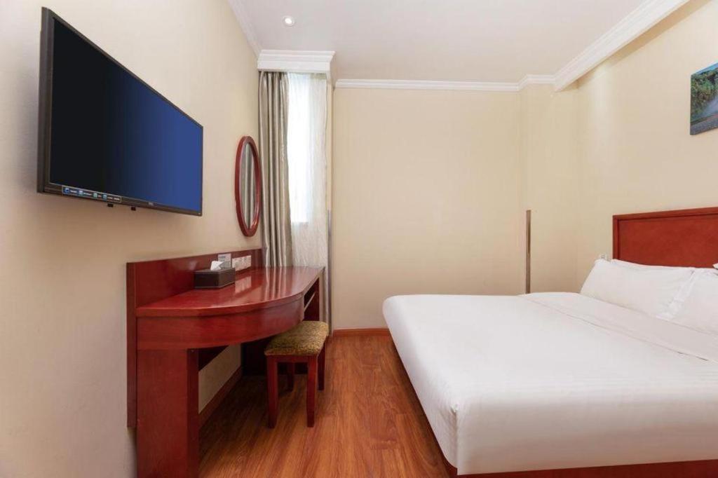 Greentree Inn Suzhou Railway Station North Square Haobainian Wedding Dress City Express Hotel Exterior photo