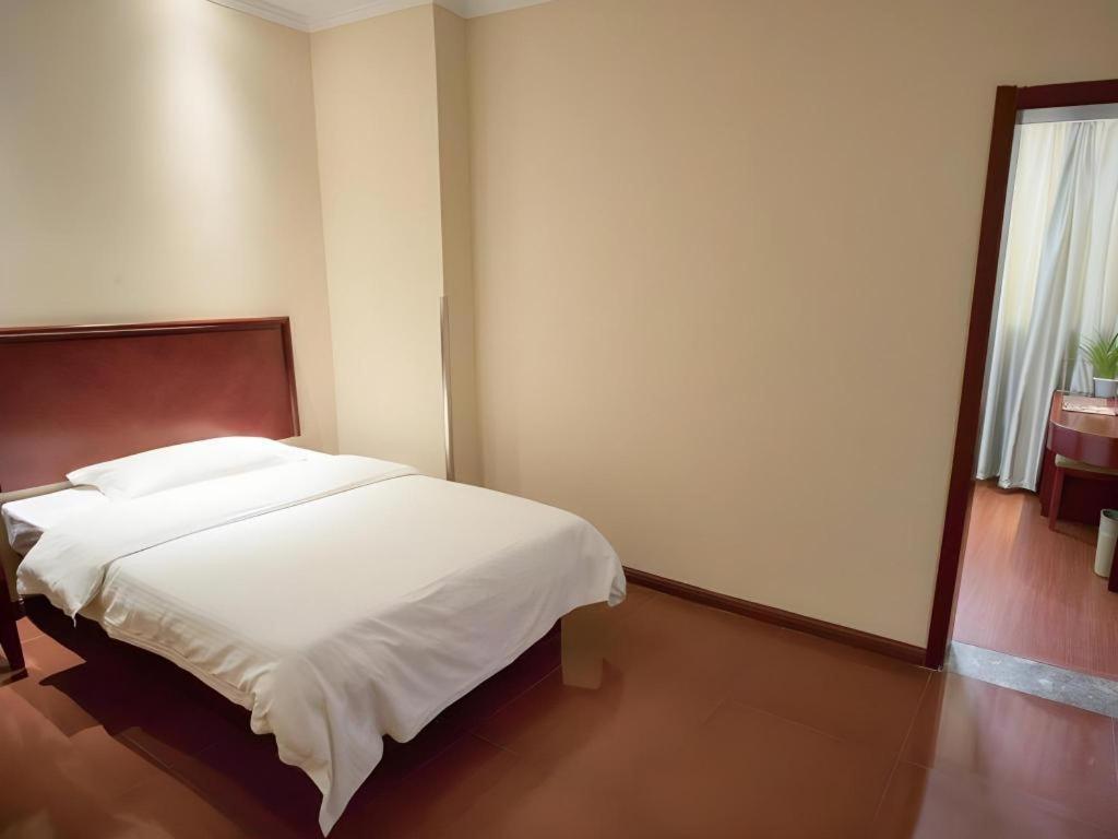 Greentree Inn Suzhou Railway Station North Square Haobainian Wedding Dress City Express Hotel Exterior photo