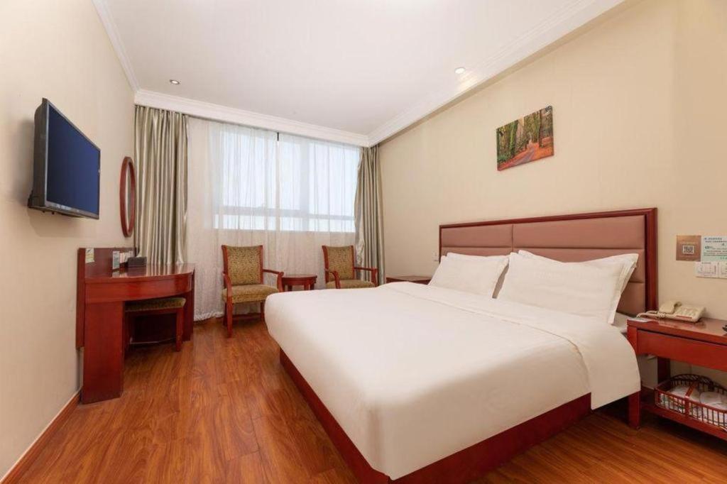 Greentree Inn Suzhou Railway Station North Square Haobainian Wedding Dress City Express Hotel Exterior photo