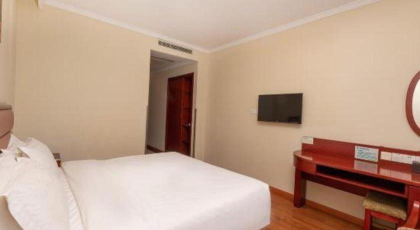 Greentree Inn Suzhou Railway Station North Square Haobainian Wedding Dress City Express Hotel Exterior photo
